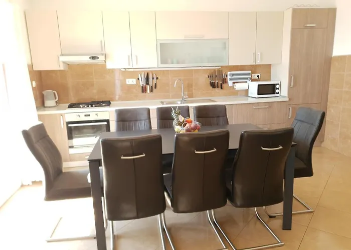 Tomo Apartment Makarska