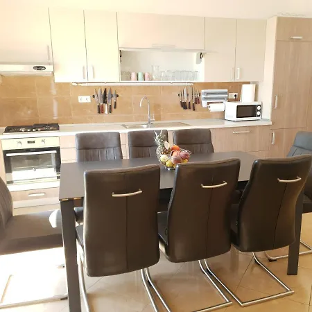 Apartment Tomo Makarska