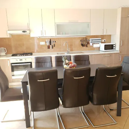 Tomo Apartment Makarska