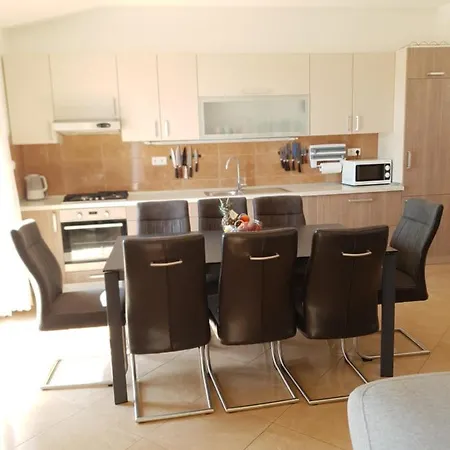 Tomo Apartment *