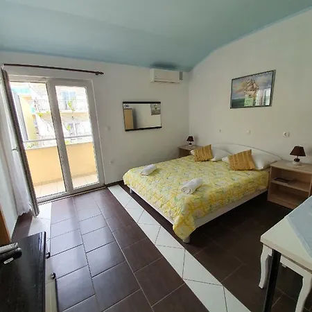 Tomo Apartment Makarska